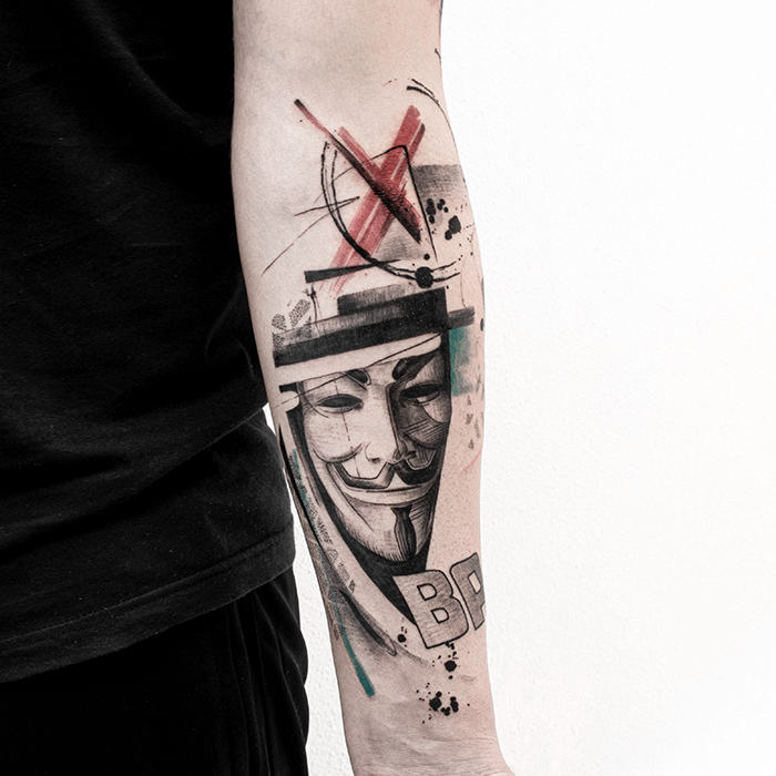 Tattoo de comic V Vendetta realismo asanoha tattoo studio realismo Leire Mdmi trash tatuaje