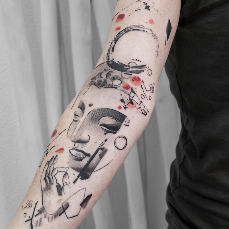 Tattoo de budha Sakura brazo de asanoha tattoo studio realismo Leire Mdmi trash tatuaje